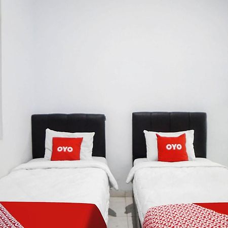 Super Oyo 91627 Wika Wiki Homestay Medan Exteriör bild