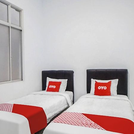 Super Oyo 91627 Wika Wiki Homestay Medan Exteriör bild